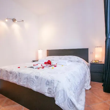Sleeps 4 Appartement Gravedona