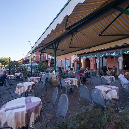 Sleeps 4 Appartement Gravedona