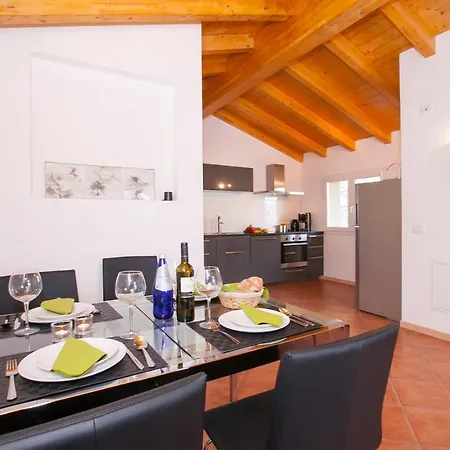 Sleeps 4 * Gravedona