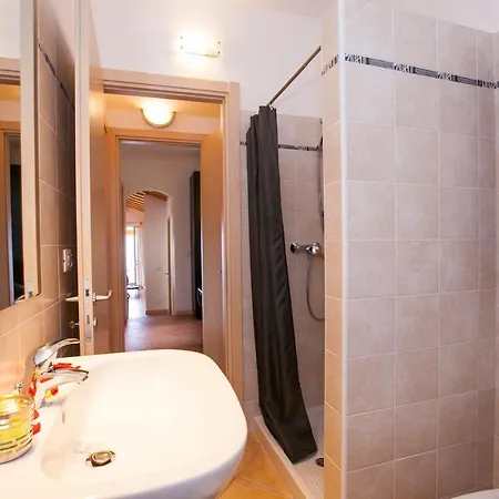 Sleeps 4 Apartment Gravedona