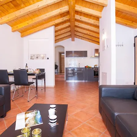 Apartment Sleeps 4 *