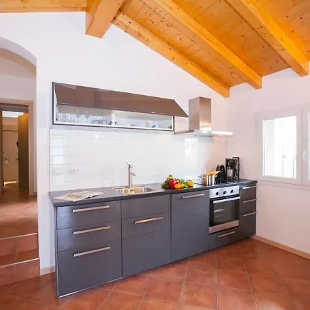 Apartment Sleeps 4 *
