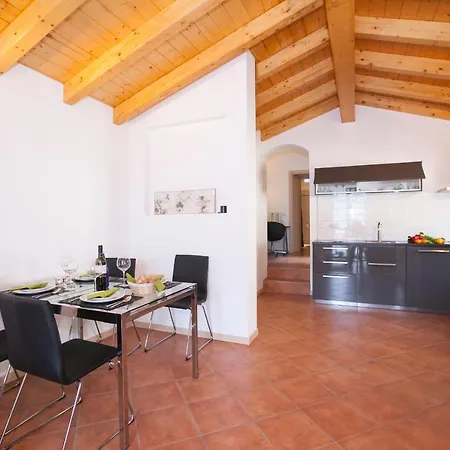Sleeps 4 Gravedona