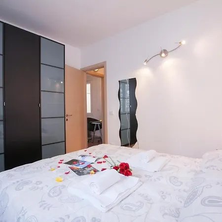 Sleeps 4 Apartment Gravedona